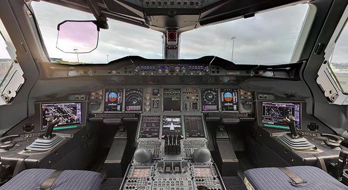 amazing virtual reality tour of the flight deck of an Airbus 380
