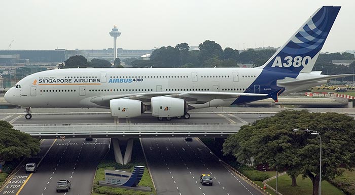 amazing virtual reality tour of the flight deck of an Airbus 380